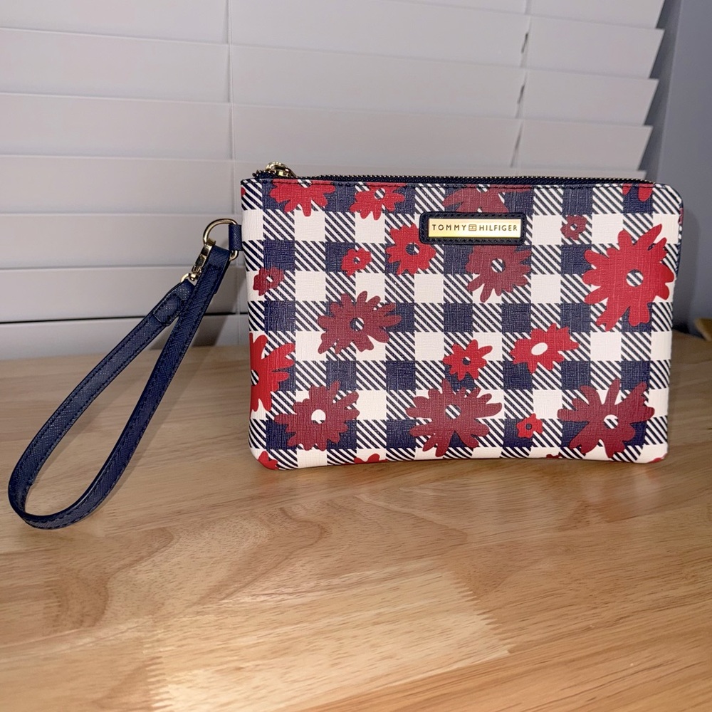 Tommy Hilfiger Talia Daisy Checkered Wristlet/ Clutch